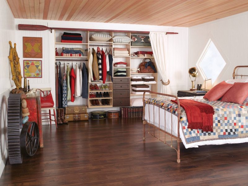 DIY begehbarer kleiderschrank schlafzimmer offene regalsysteme vorhänge