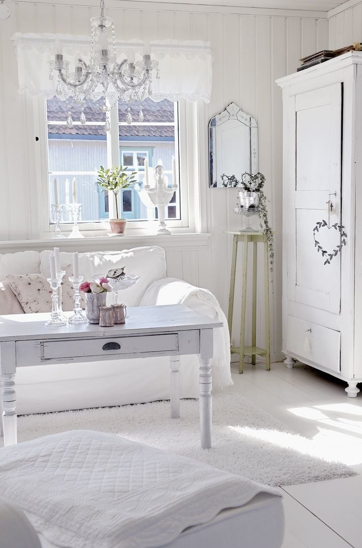 weiße landhausmöbel Einrichtung möbel landhausstil weiß schickes ambiente sofa tisch regal wohnstil ideen