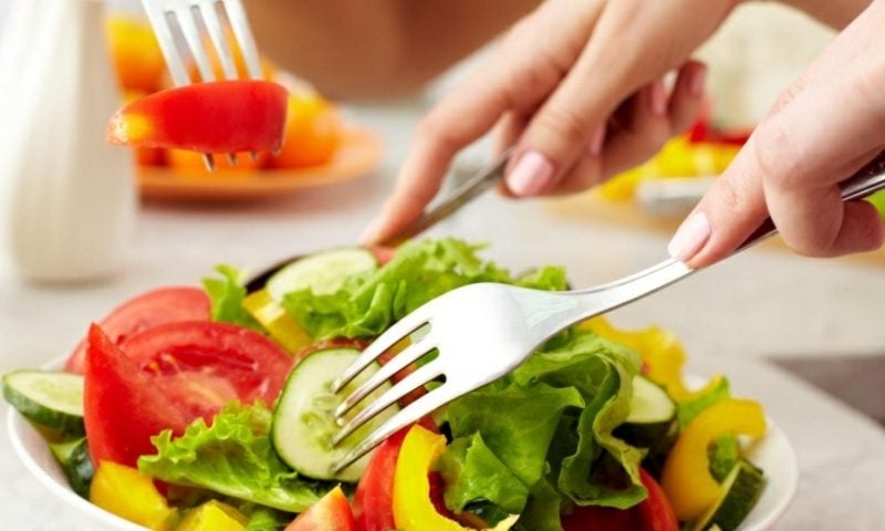 gesunde Ernährung Salat zubereiten Abnehmen
