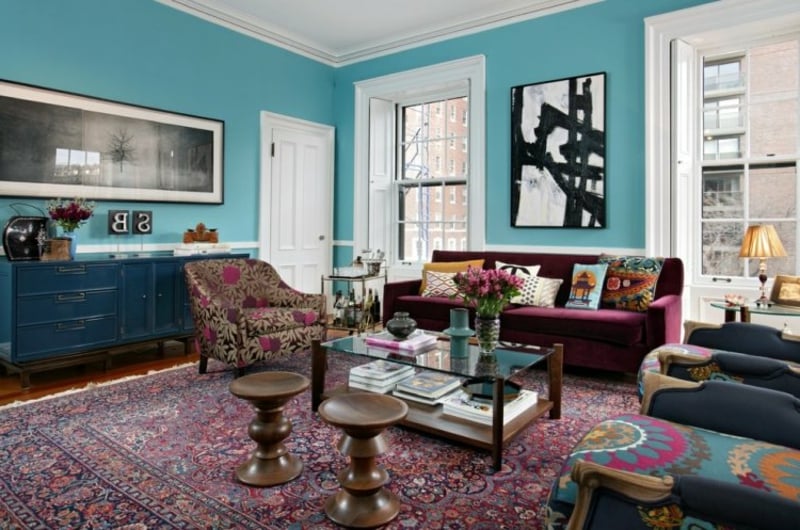 Orientteppich im Wohnzimmer originelle Einrichtunhg himmelblaue Wandfarbe