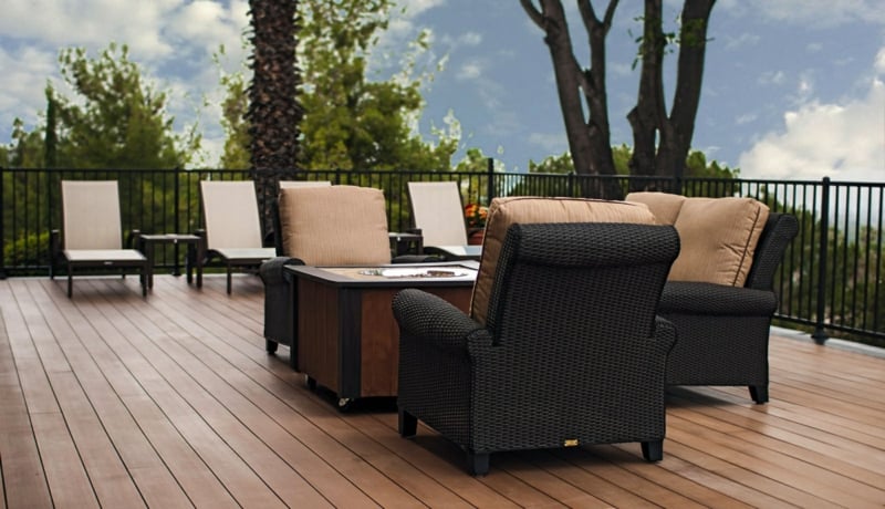 Resysta-Material-Holzalternative-Bodenbelag-Sessel-Sofa-Bäume-Tische