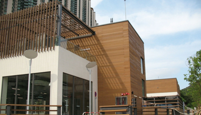 Resysta-Material-Holzalternative-Fassade-Lampen-Gebäude-Tung-Chung-Park-Hong_Kong