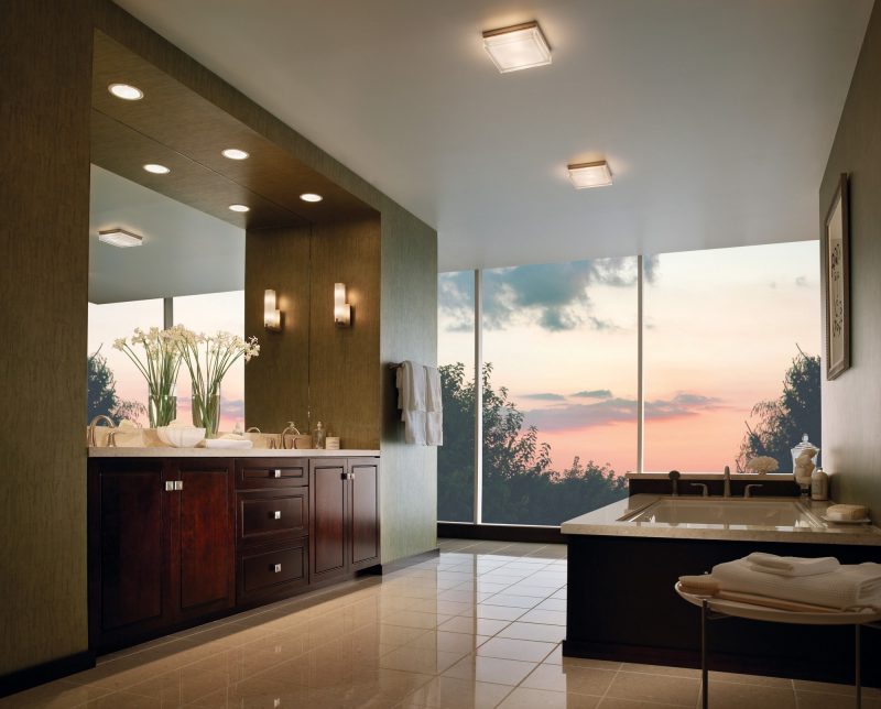 Transparente Sonnenschutzfolien eignen sich perfekt für bodentiefe Fenster im Zuhause besonders im Sommer!