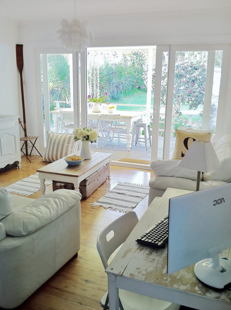 weiße landhausmöbel möbel landhausstil weiß modern einrichten tisch holz sofa leder stuhl
