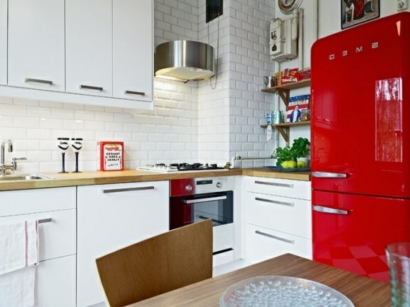 herrlicher Bosch Retro Kühlschrank Farbgestaltung rot