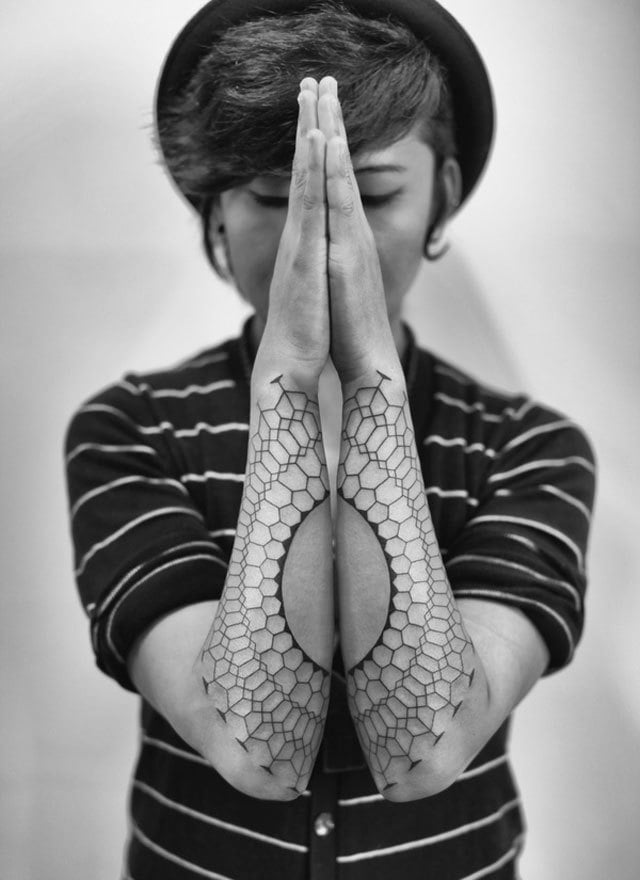 tattoo ideen frauen arm abstrakte tattoo motive frauen