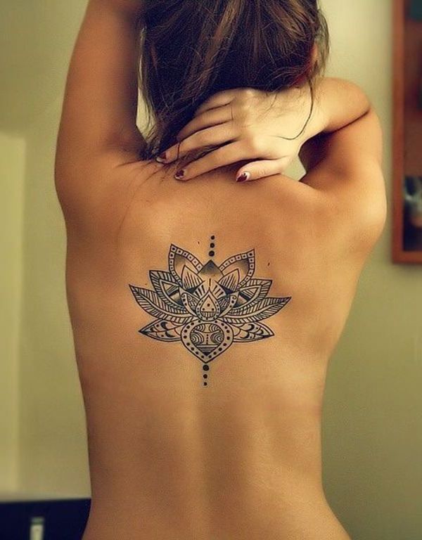 tattoo motive frauen rücken tattoo ideen lotus