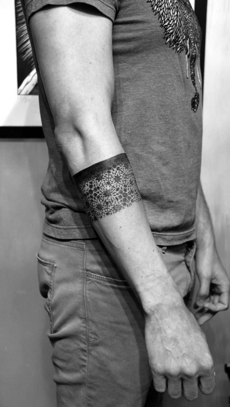 Tattoo auf Unterarm Mann Armband Tattoo
