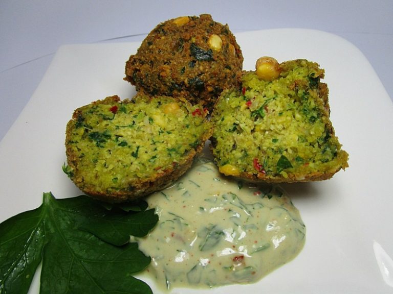Schnelle Falafel Rezept mit Tahini-Soβe – herrliche Idee für Vegetarier ...