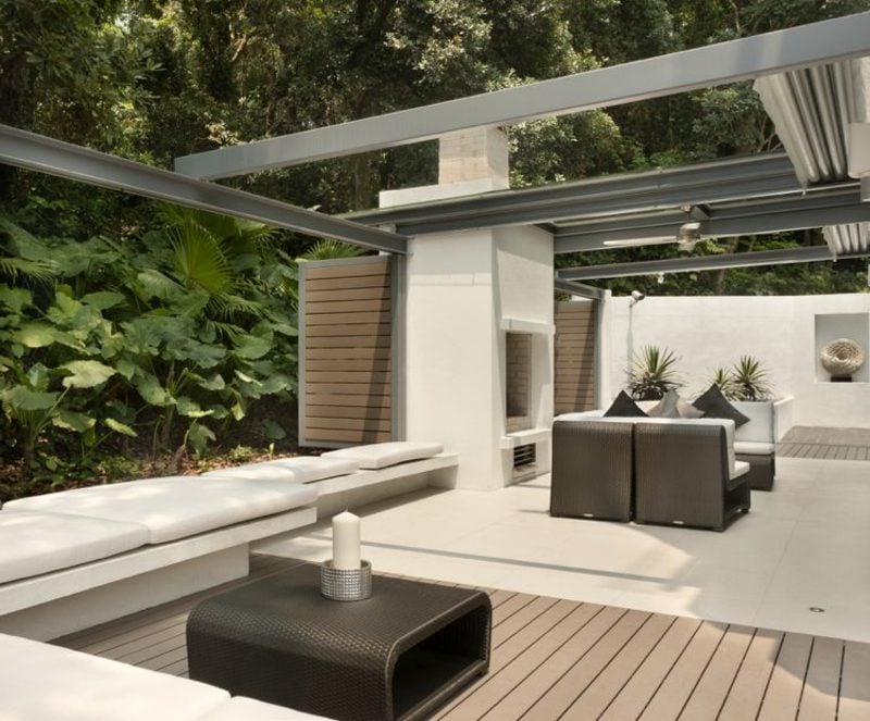 Terrassengestaltung moderner Look Rattanmöbel Sonnenschutz