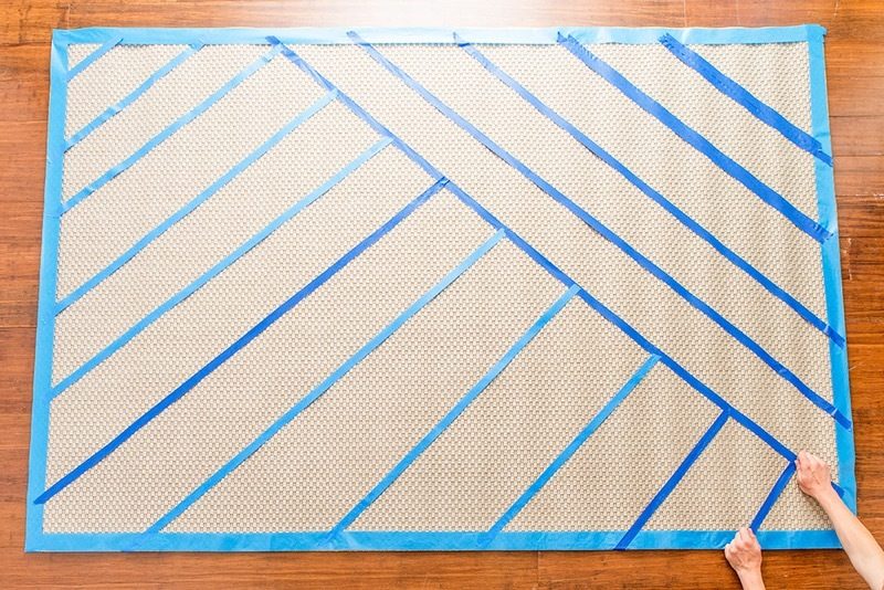 Ikea Hacks für Frühlingsdeko im Wohnzimmer: Teppich selber machen