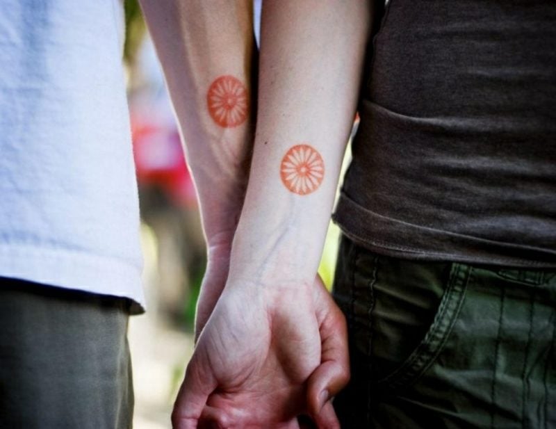 Partner Tattoos Blumen Unterarm