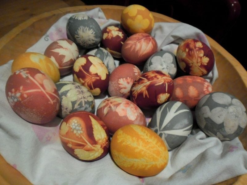 Ostereier färben mit Naturfarben originelle Verzierungstechnik