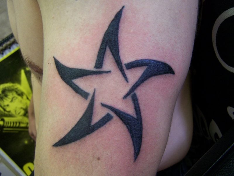 stern tattoos männer tattoos frauen stern tattoo bedeutung coole tattoo ideen