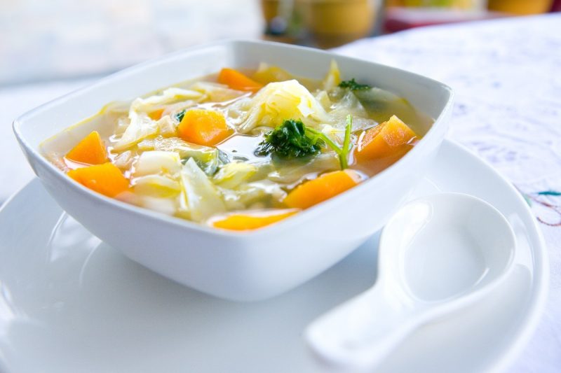 Gesunde Rezepte zum Abnehmen: Vegetarische Suppe