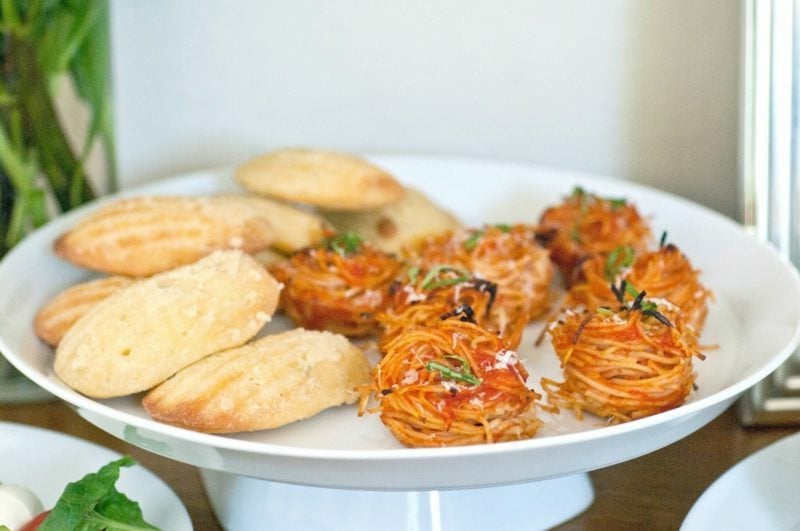 Ideen für Abendessen Kinderparty Häppchen mit Spaghetti und Parmesan