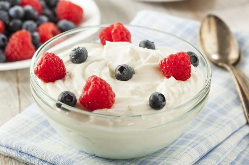 Stevia gesund Produkte Yoghurt mit frischem Obst