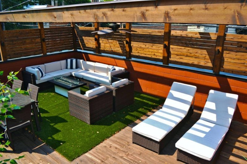 dachterrasse gestalten ideen tipps terrassenmöbel polyrattan sofa kunstrasen