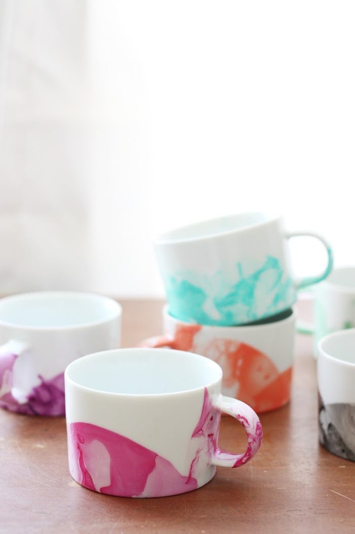 Muttertagsgeschenke selber machen - DIY Tassen bemalen