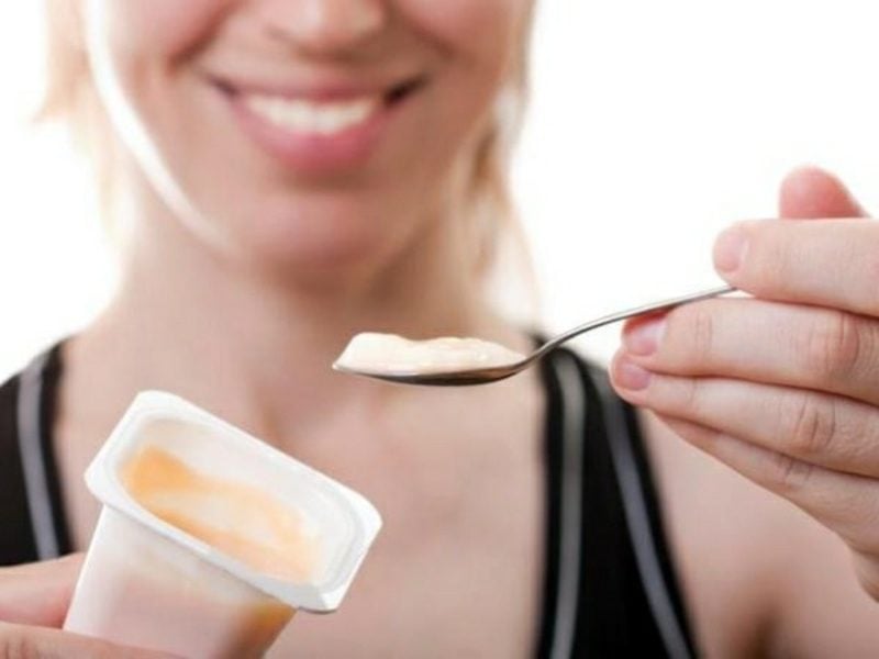 Bauch Workout meht probiotischen Yoghurt essen