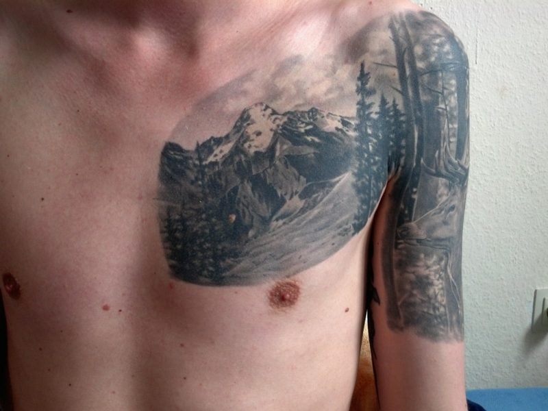 brust tattoo 