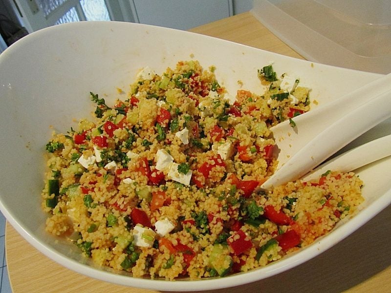 Couscous gesund Salat mit Tomaten und Mozzarella