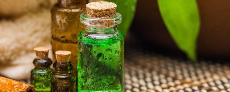 Hausmittel gegen Nasennebenhöhlenentzündung Dampfbad mit Teebaumöl