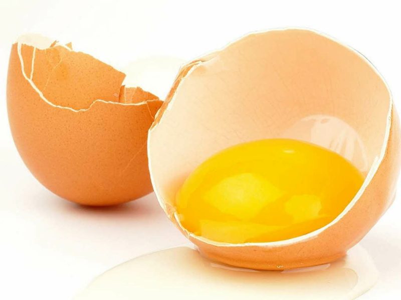 Hausmittel gegen fettige Haare Maske mit Eiern 
