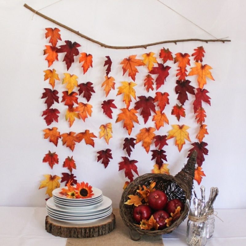 Herbstdeko Girlanden aus bunten Blättern Wand