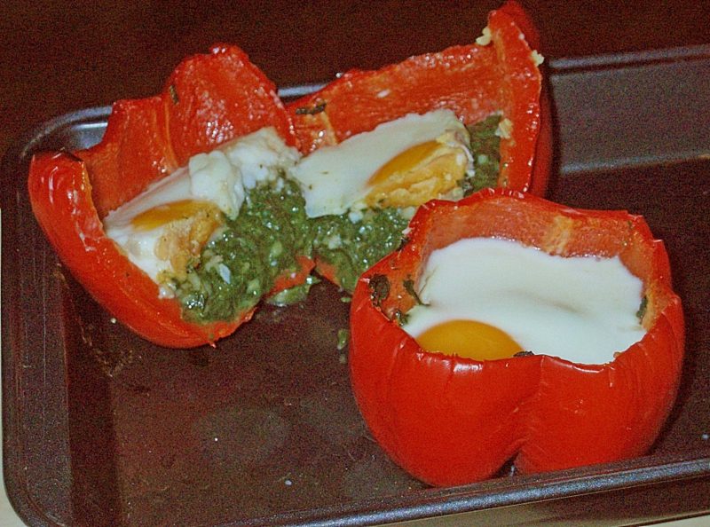 schnelles Abendessen gefüllte Paprikaschoten mit Eiern