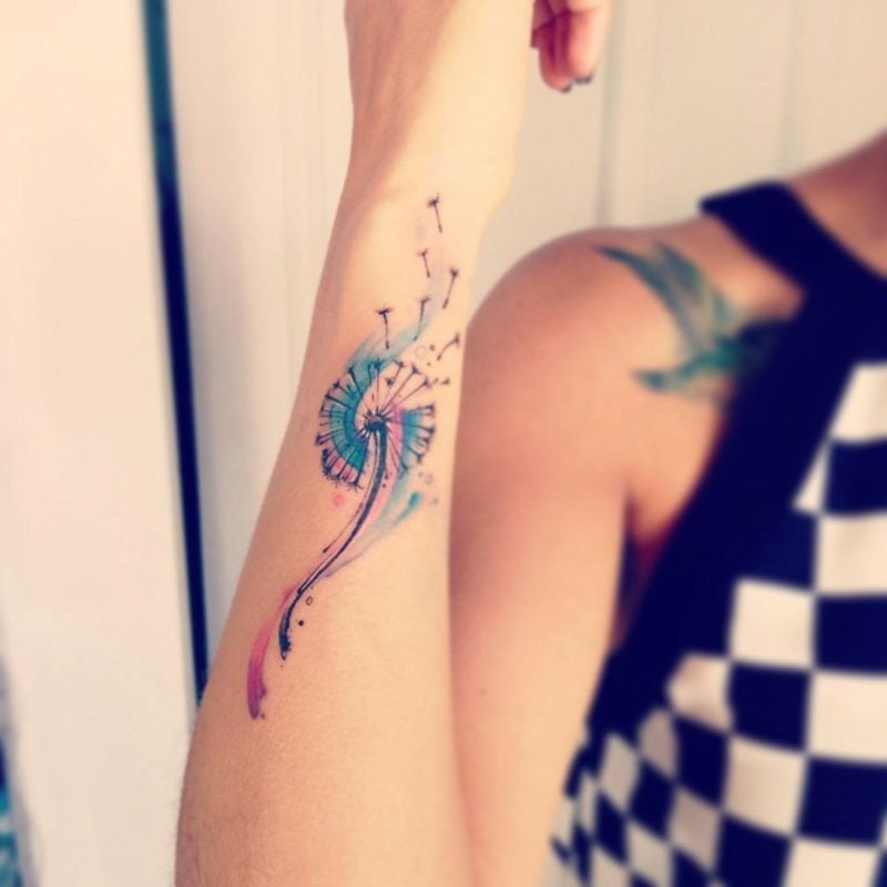 aquarell tattoo pusteblume arm
