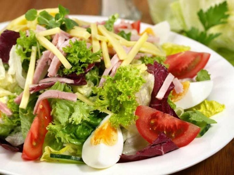 abends keine Kohlenhydrate low carb Käse Salat