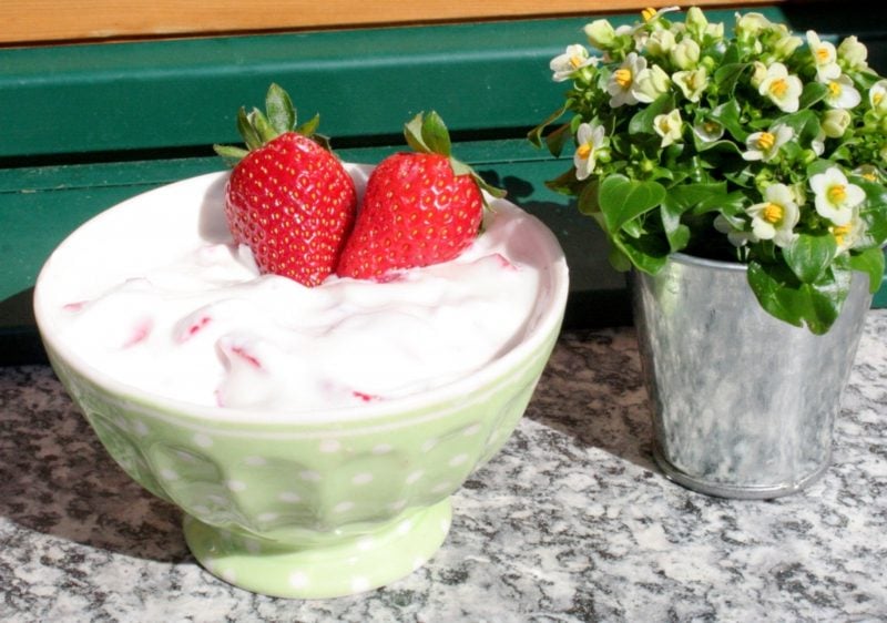 Magerquark Rezepte gesundes Dessert mit Erdbeeren