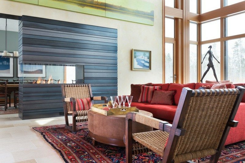 Terraccota Farbe Wohnzimmer kamin graue Holzpaneele