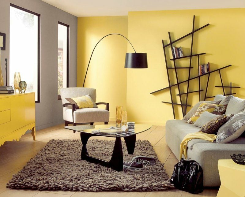 Wandgestaltung Wohnzimmer gelb und grau