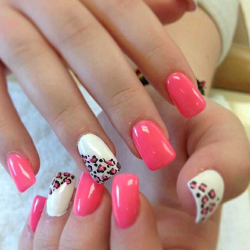 Fingernägel Muster Gellack rosa und weiss Leopardenmuster