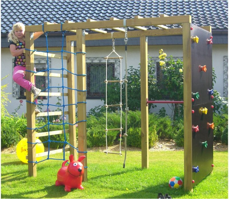 Klettergerüst im Garten eine fantastische Spielecke für