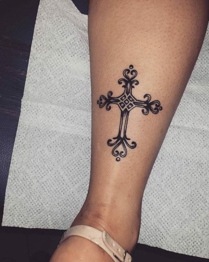 Tattoos Unterarm stilisiertes Kreuz