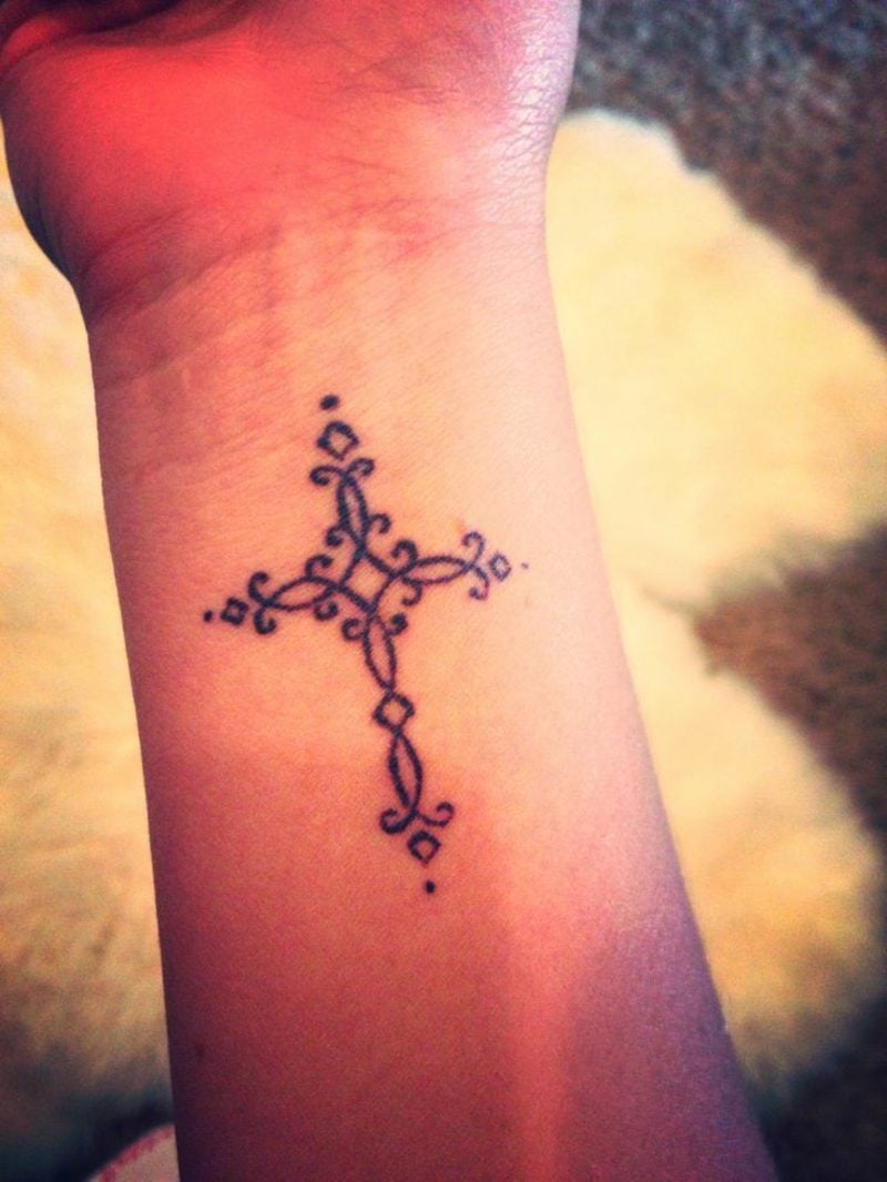 Tattooideen Kreuz Unterarm