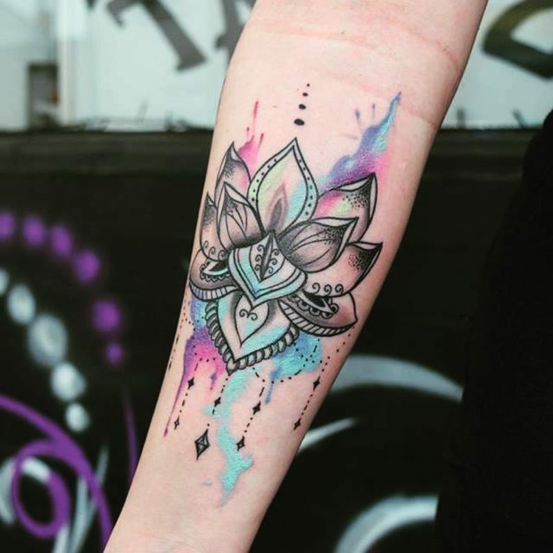 Wasserfarben Tattoos Frau Blume stilisiert