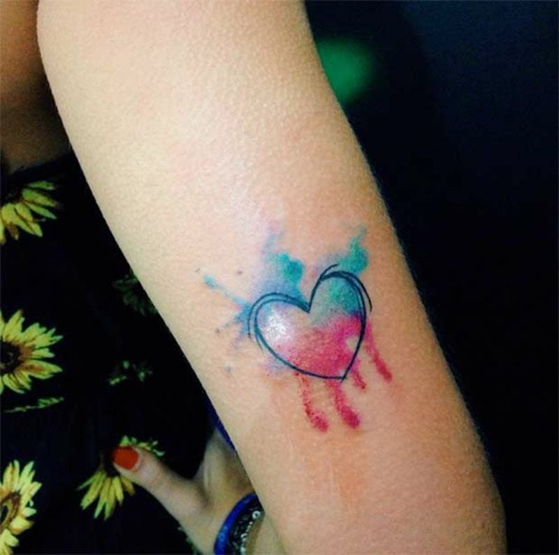 Watercolor Tattoo Herz klein dezent