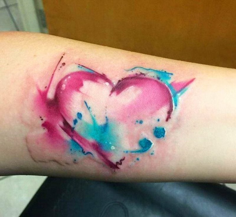 Wasserfarben Tattoos Herz modern eindrucksvoll