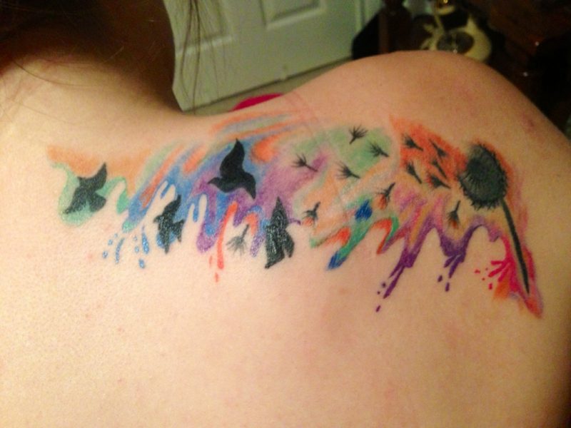 Wasserfarben Tattoo am Schulter