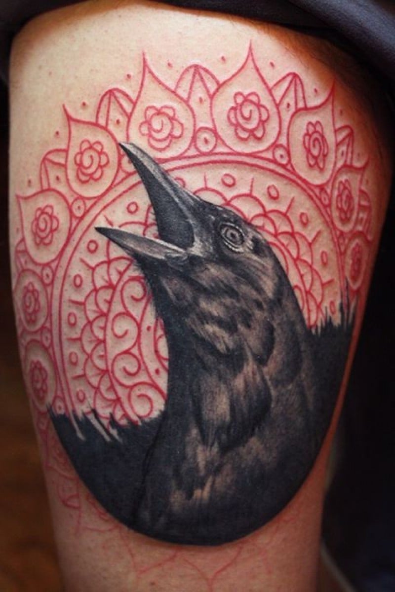 Raven Tattoo mit nordischen Motiven
