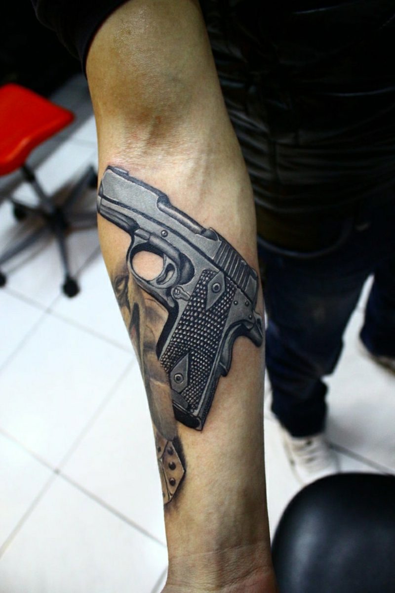 Tattoo Vorlagen Männer Pistole Unterarm