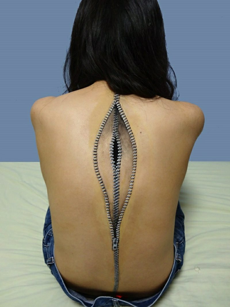 3D Tattoo Frau realistisch Ressverschluss