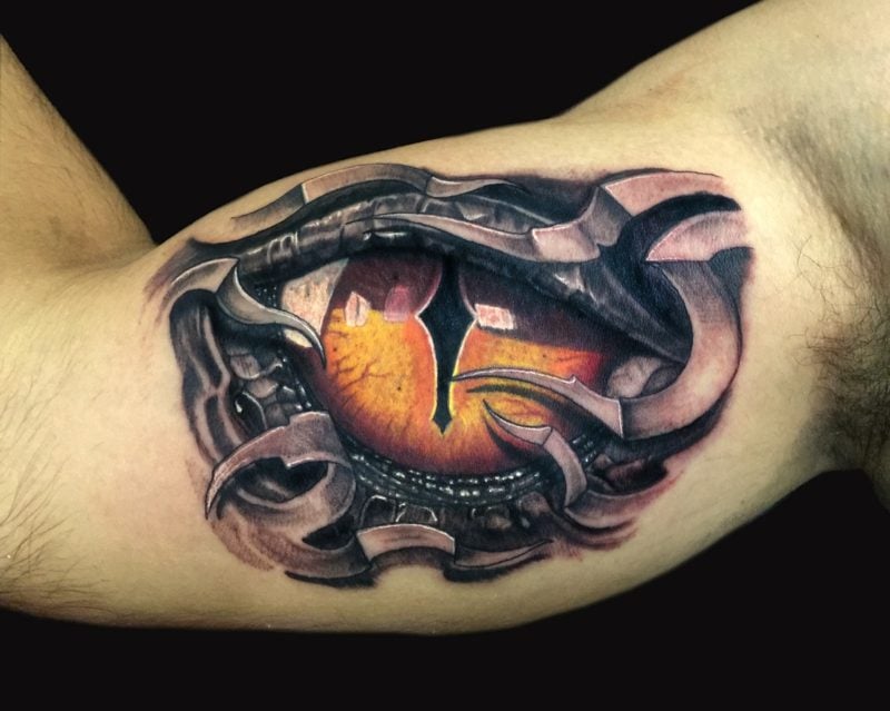 biceps tattoo drachenauge