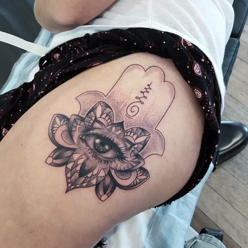 hamsa symbol augen tattoo