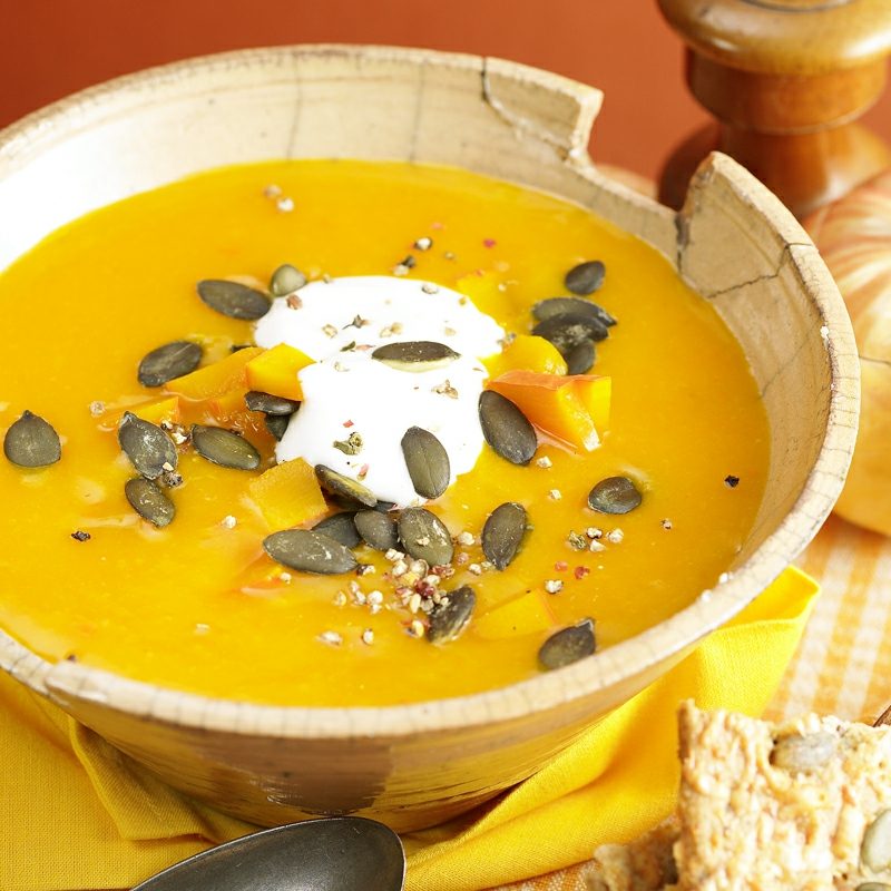 Gesunde Rezepte für den Herbst: Kürbissuppe zubereiten
