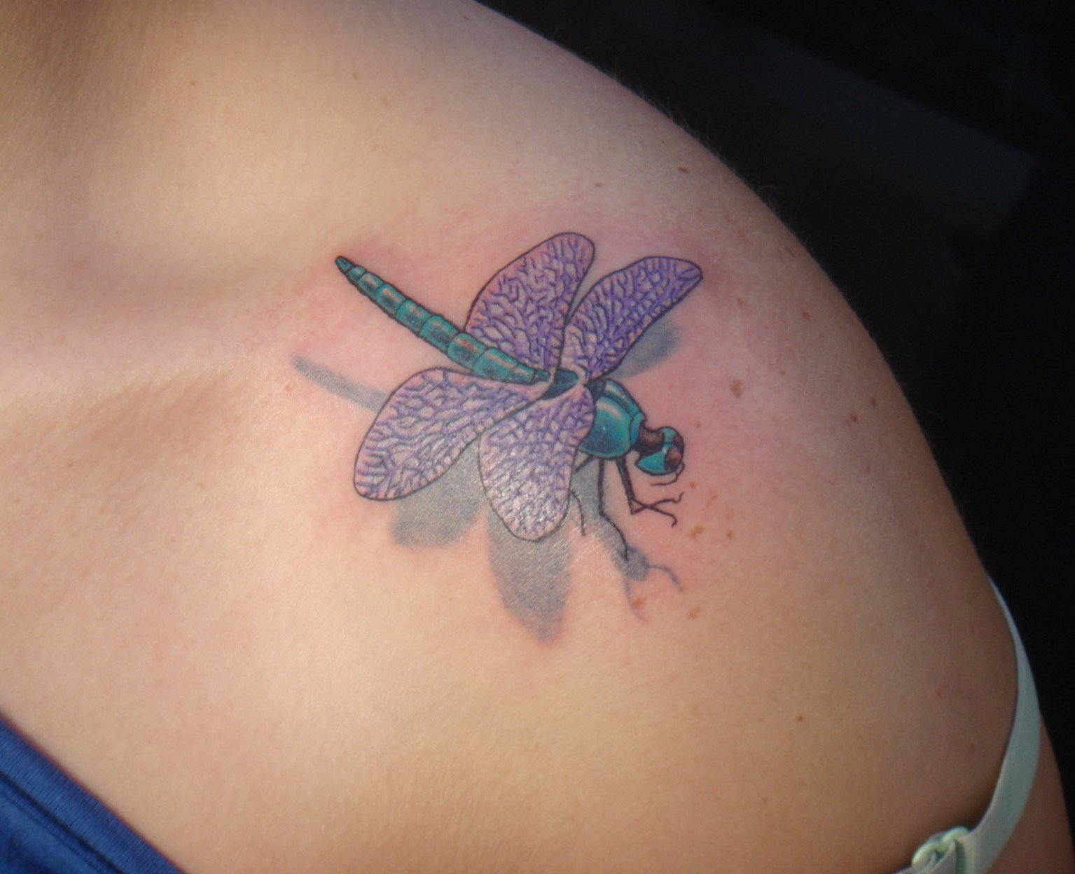 Tattoo Ideen für Frauen-3D Libelle